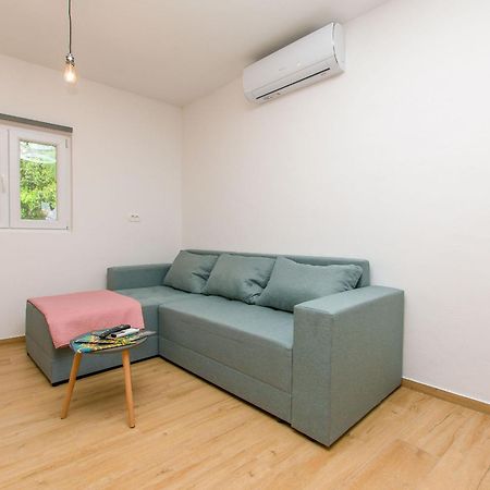 Apartment Petea Omiš Екстериор снимка