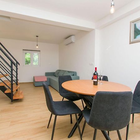 Apartment Petea Omiš Екстериор снимка