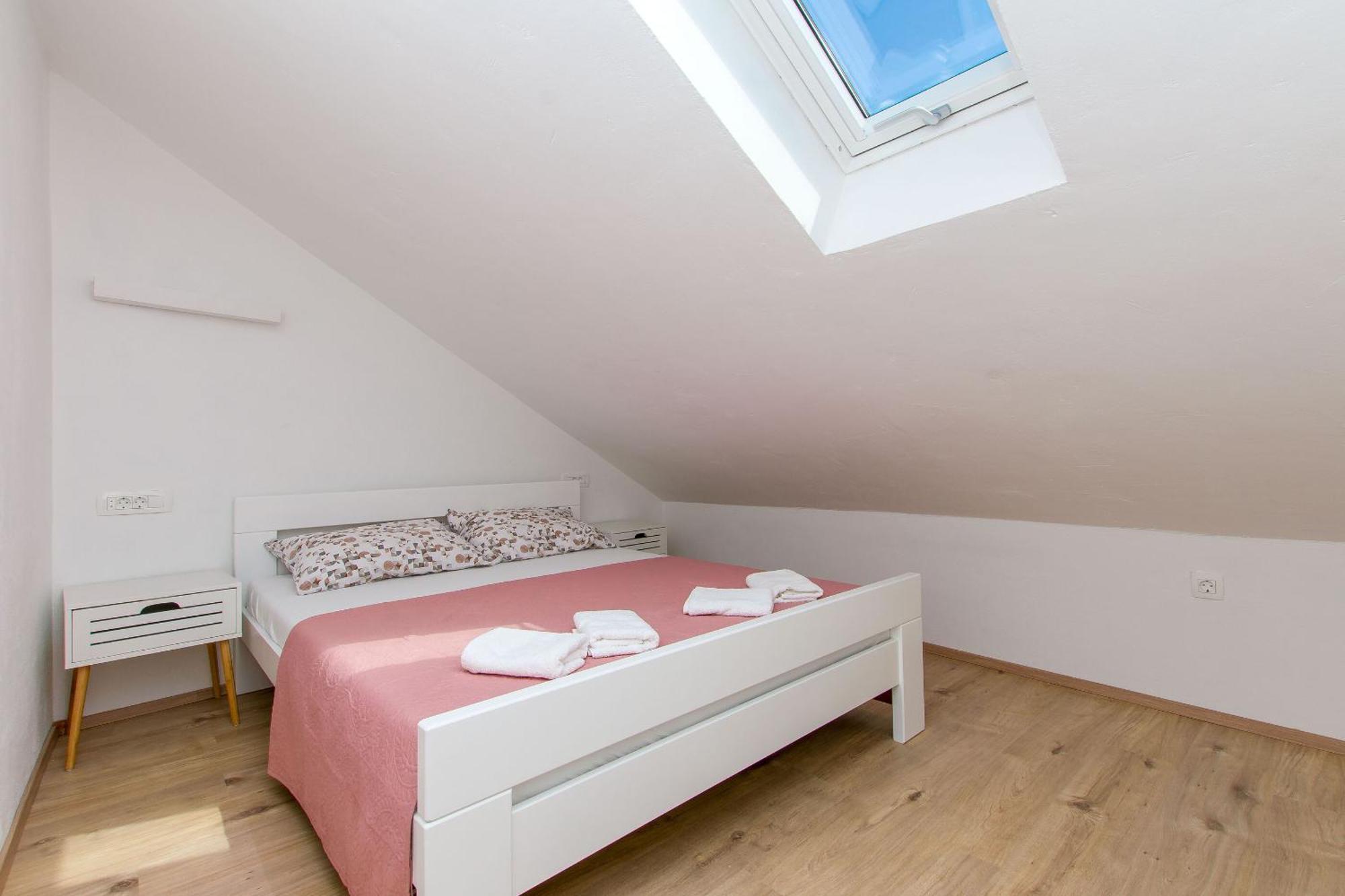 Apartment Petea Omiš Екстериор снимка