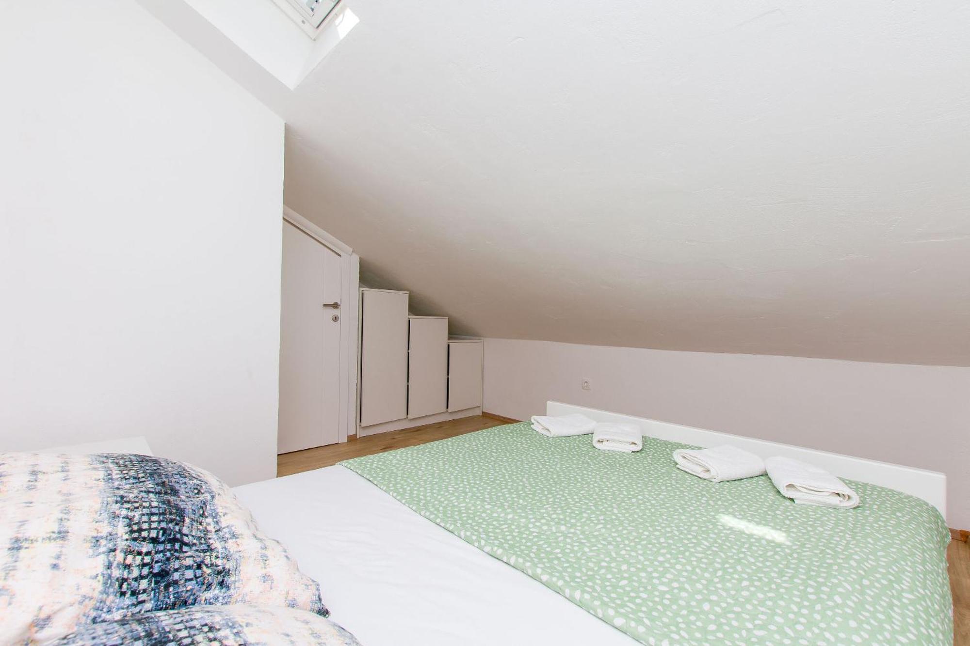 Apartment Petea Omiš Екстериор снимка