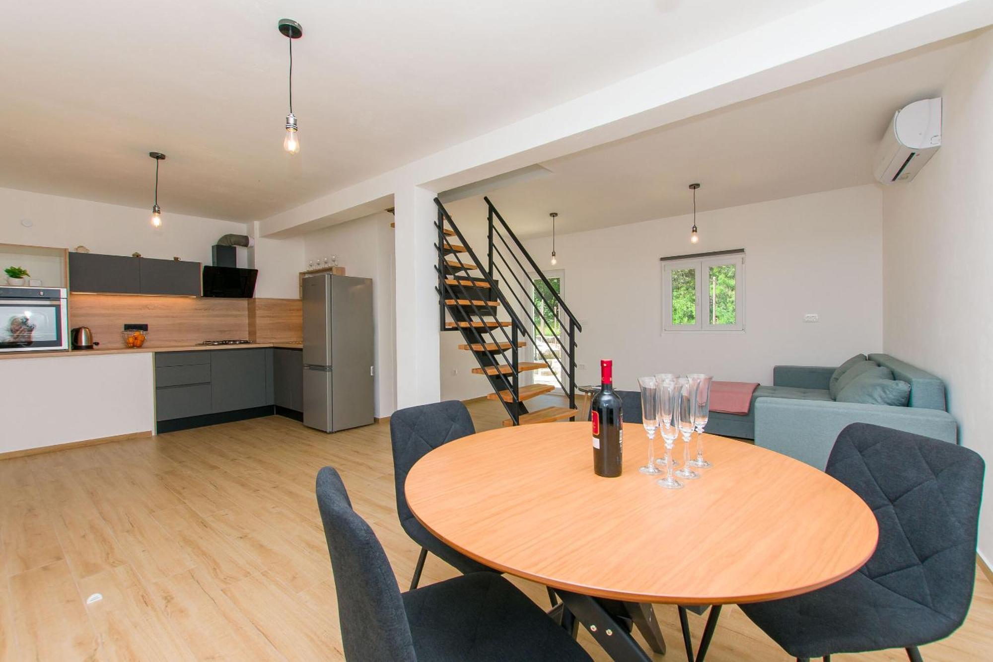 Apartment Petea Omiš Екстериор снимка