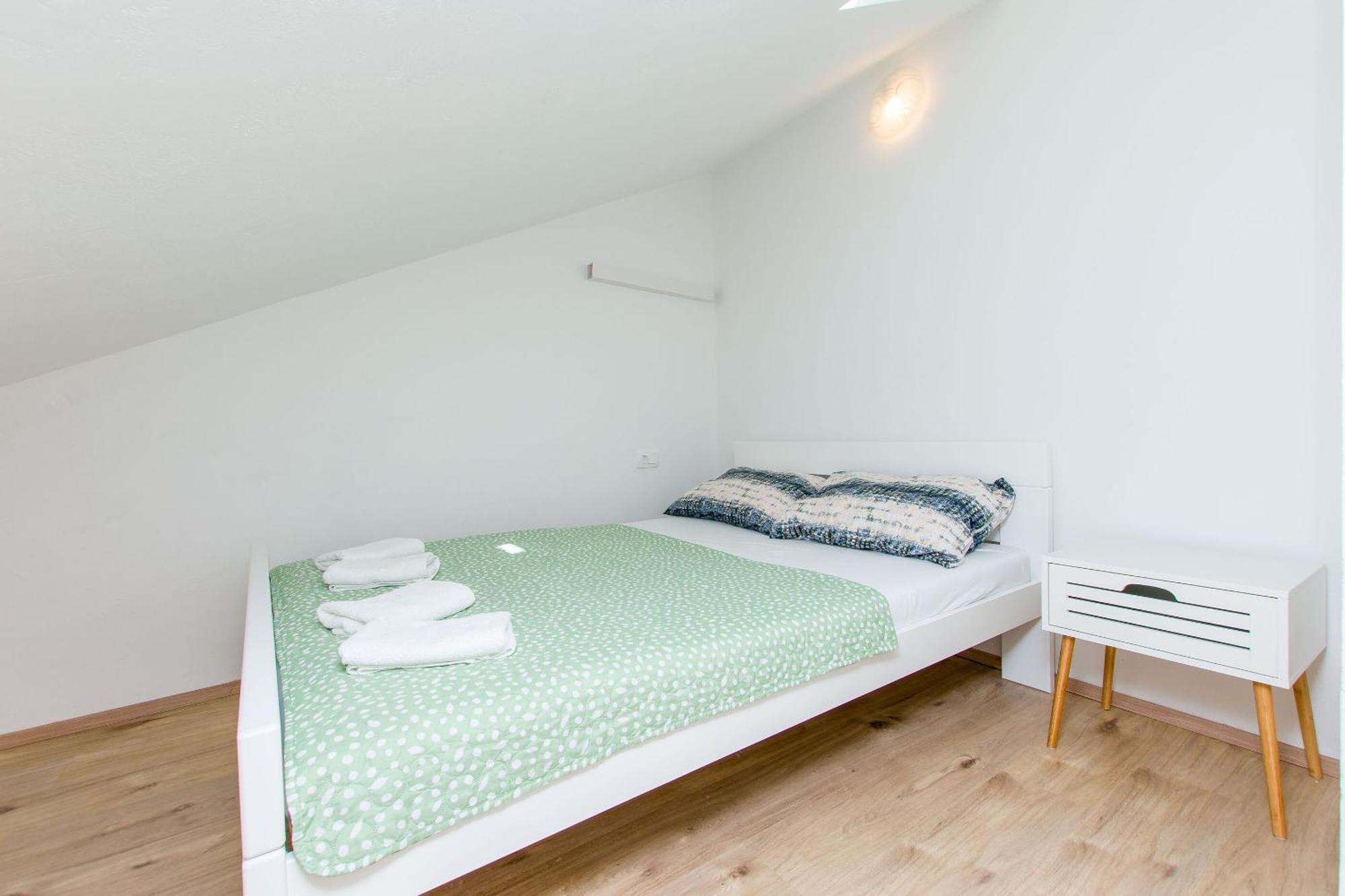 Apartment Petea Omiš Екстериор снимка