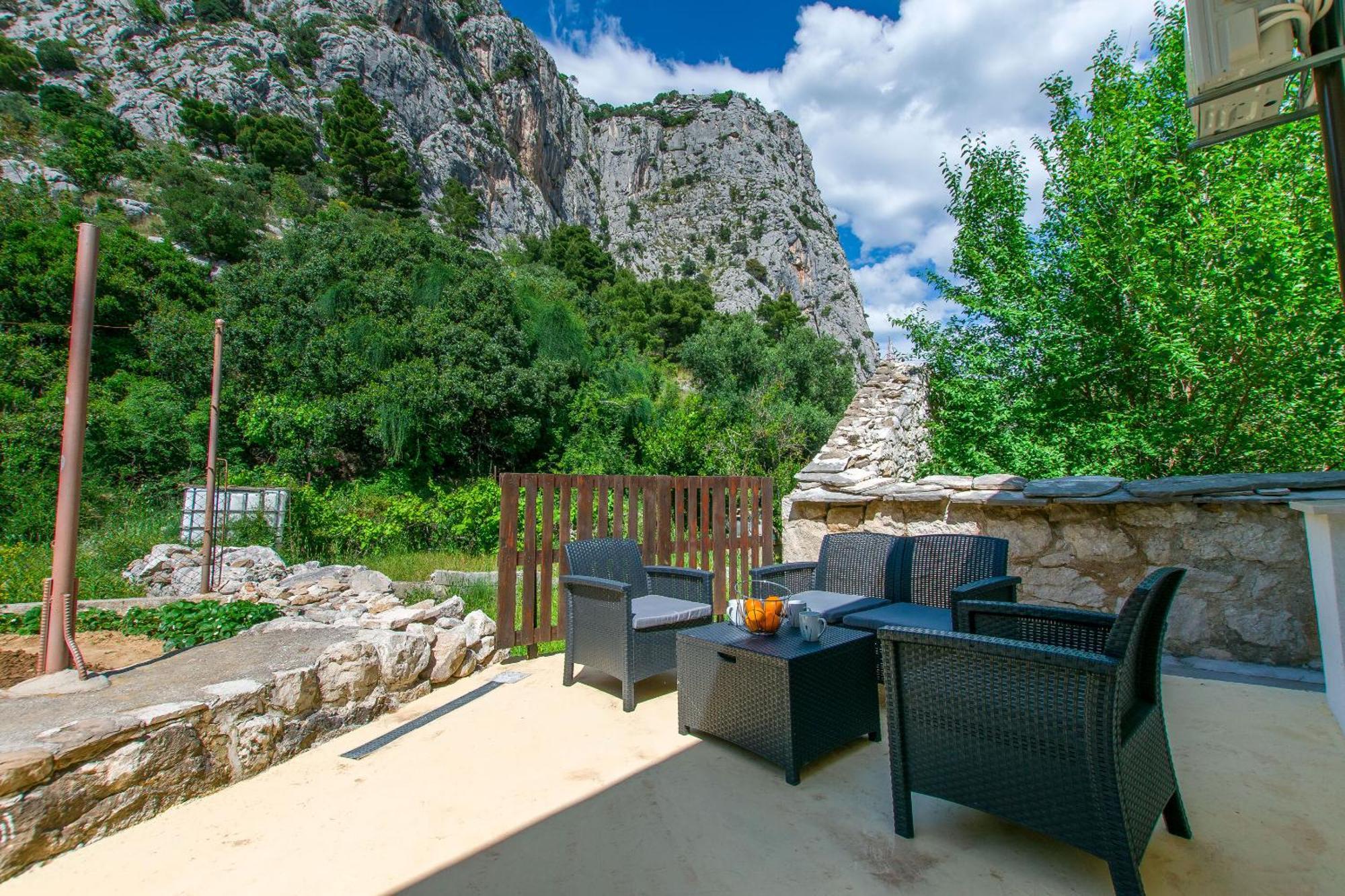 Apartment Petea Omiš Екстериор снимка