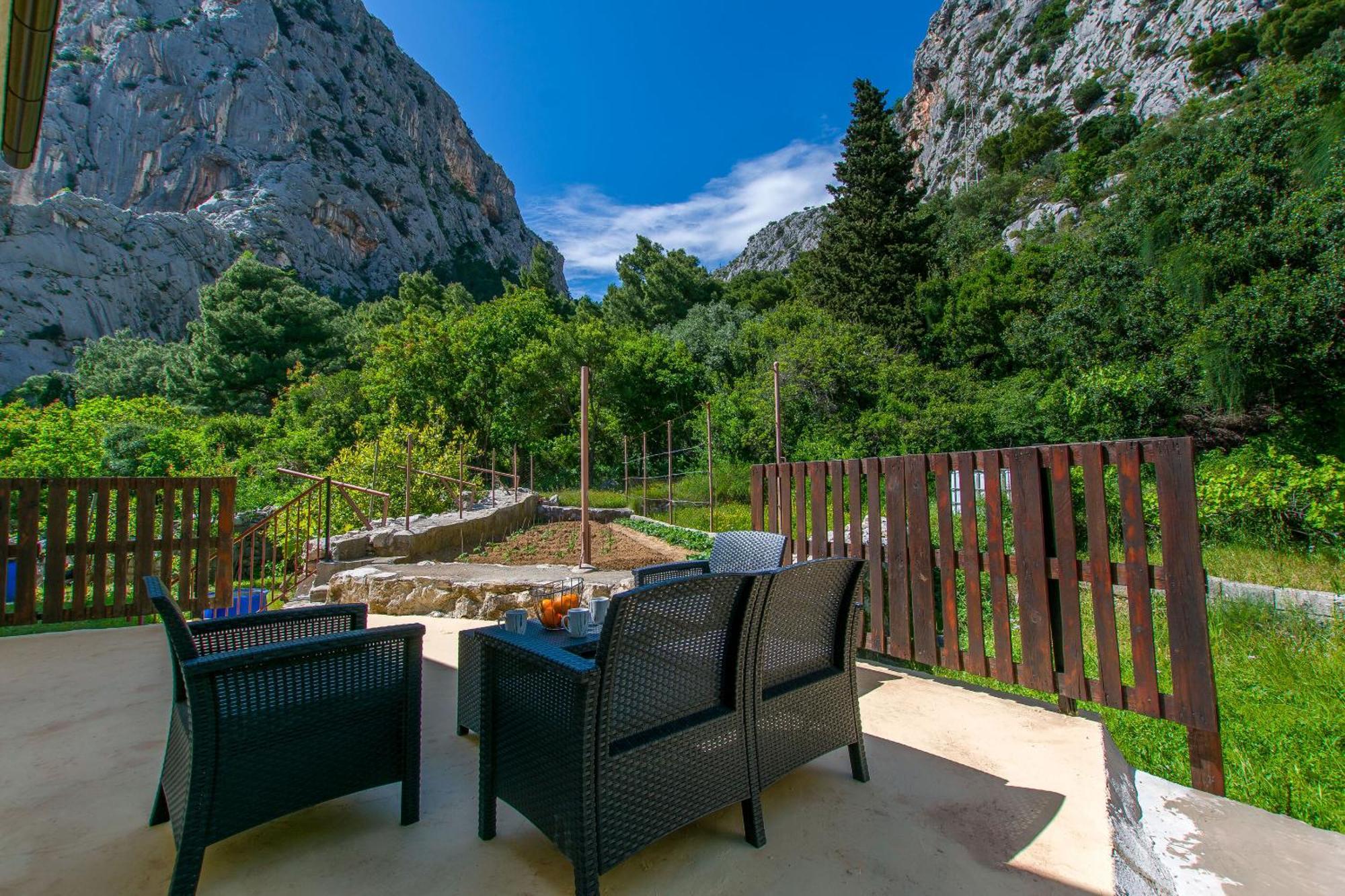 Apartment Petea Omiš Екстериор снимка