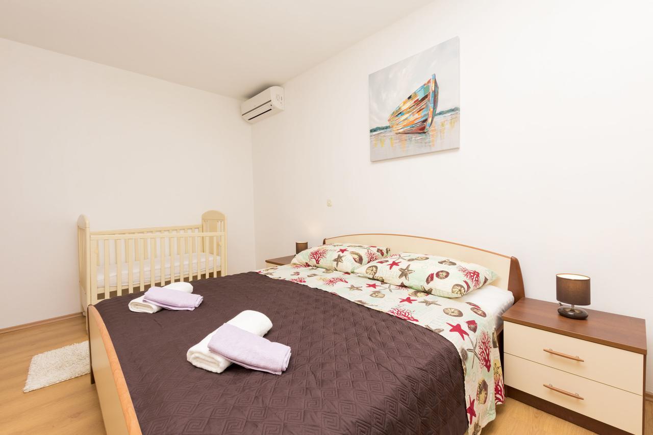 Apartment Petea Omiš Стая снимка