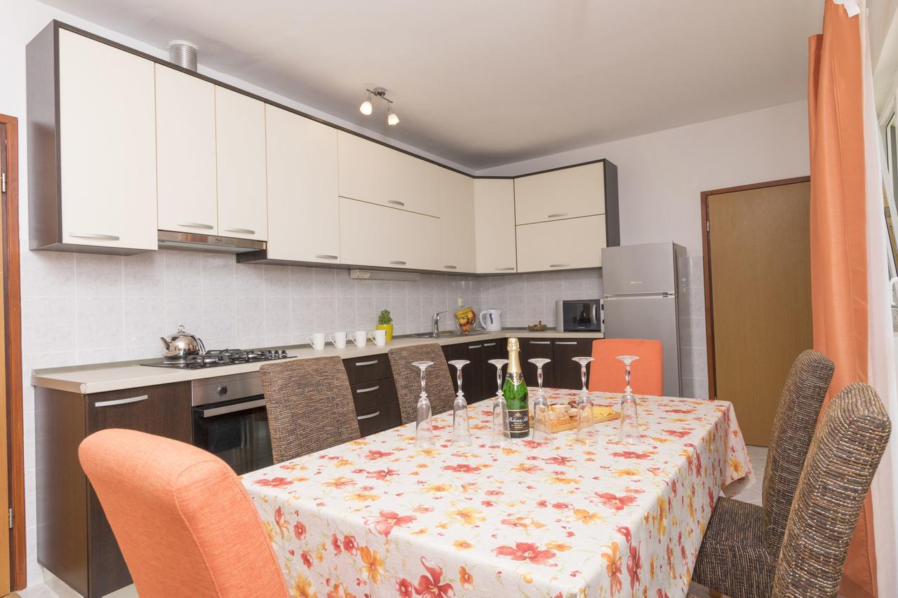 Apartment Petea Omiš Стая снимка