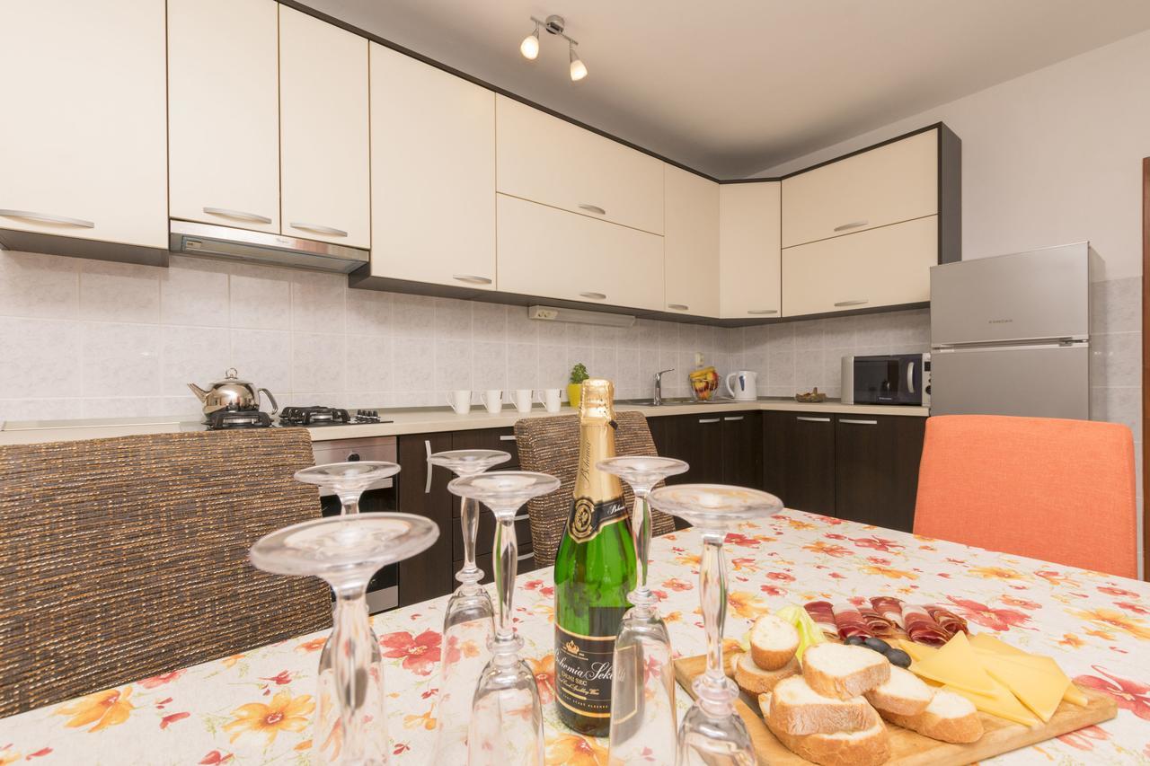 Apartment Petea Omiš Екстериор снимка